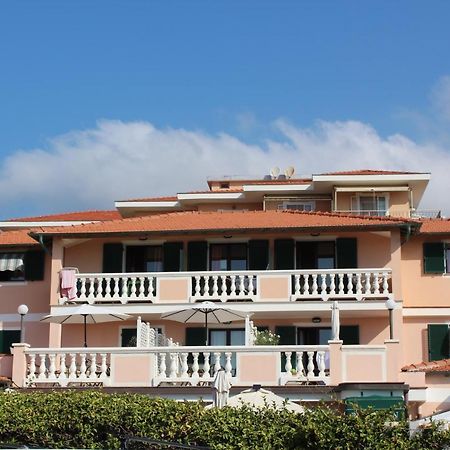 Aparthotel Del Prado Riva Ligure Exteriér fotografie