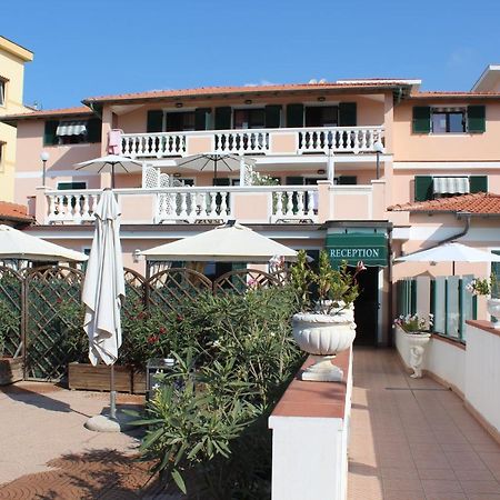 Aparthotel Del Prado Riva Ligure Exteriér fotografie