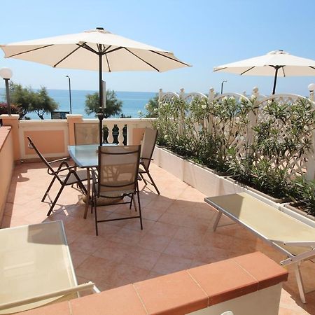 Aparthotel Del Prado Riva Ligure Exteriér fotografie
