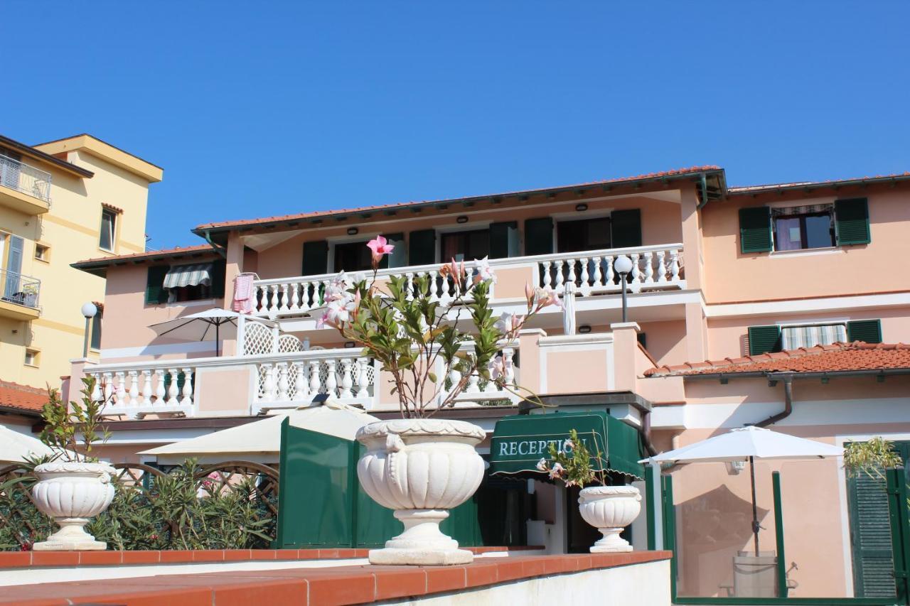 Aparthotel Del Prado Riva Ligure Exteriér fotografie