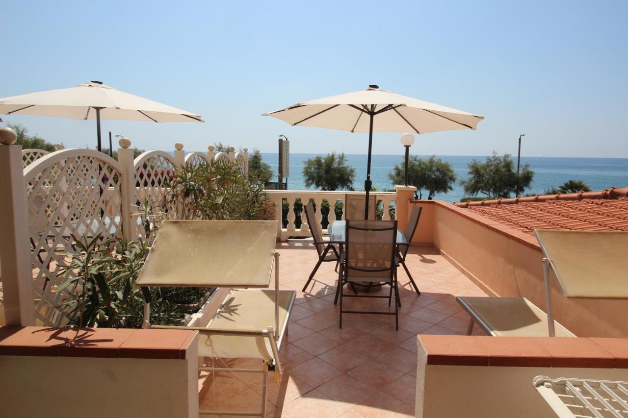 Aparthotel Del Prado Riva Ligure Exteriér fotografie