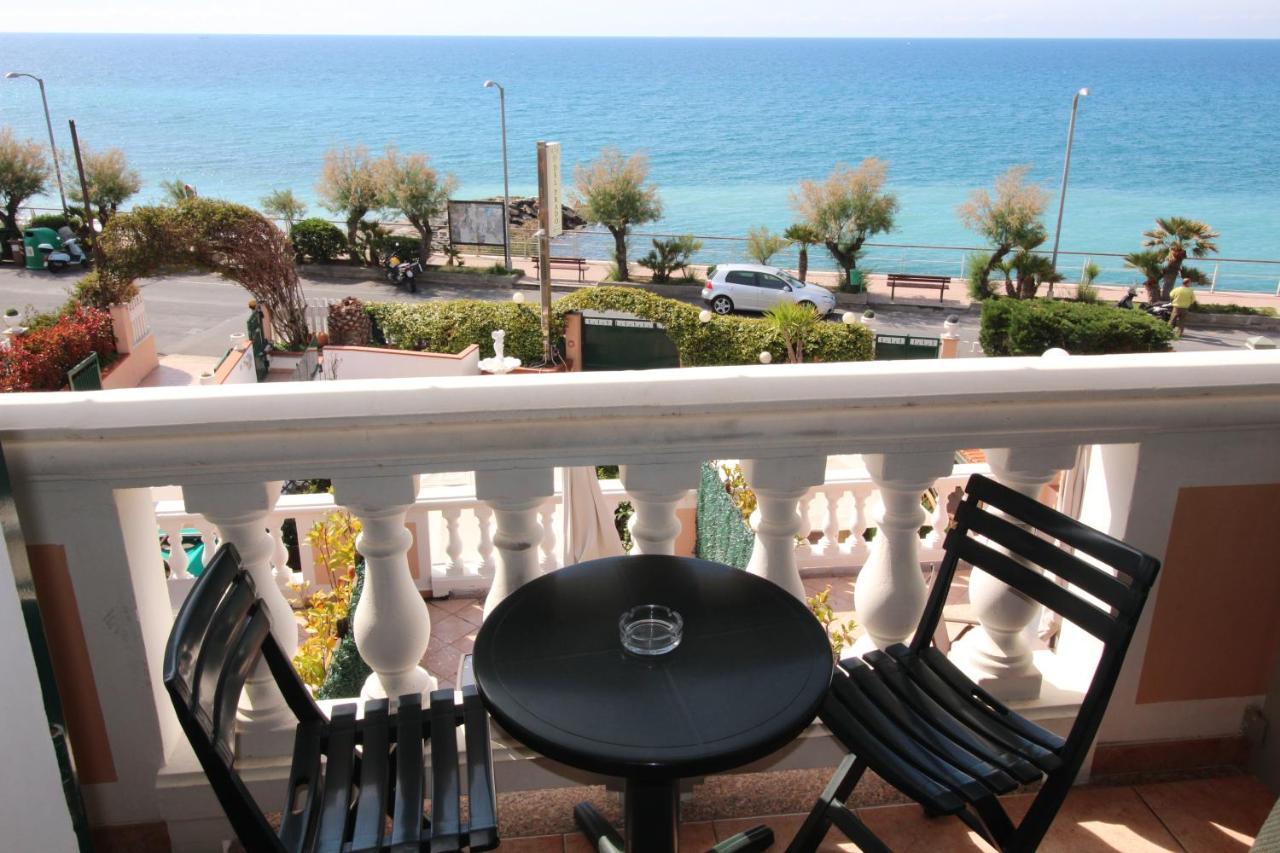 Aparthotel Del Prado Riva Ligure Exteriér fotografie