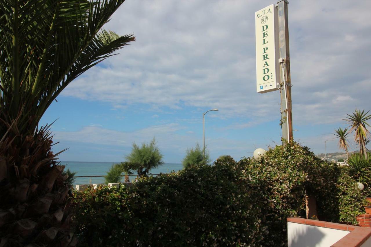 Aparthotel Del Prado Riva Ligure Exteriér fotografie