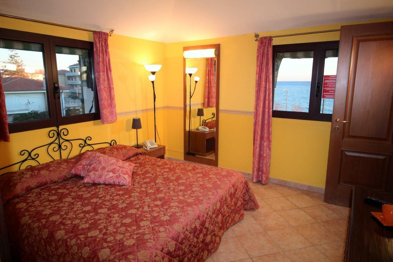 Aparthotel Del Prado Riva Ligure Exteriér fotografie
