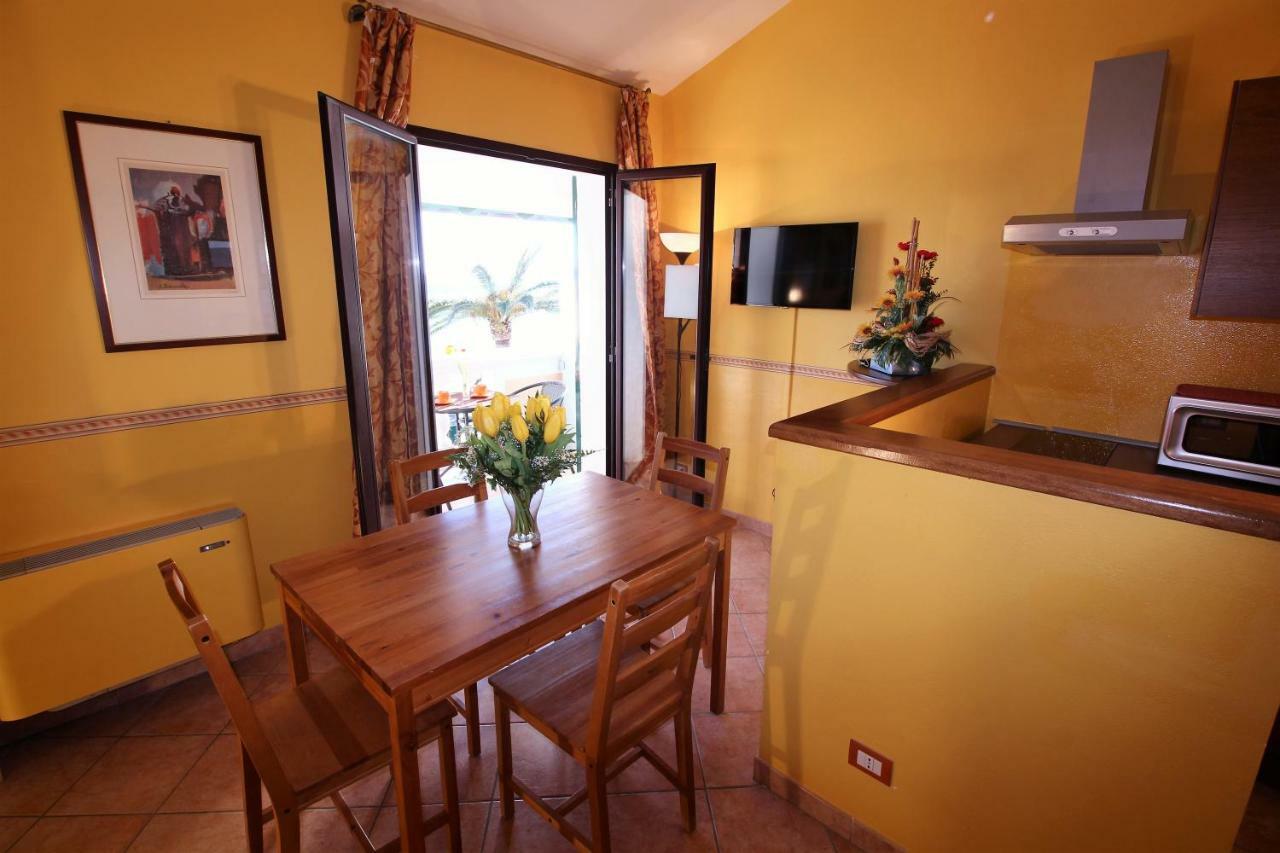Aparthotel Del Prado Riva Ligure Exteriér fotografie