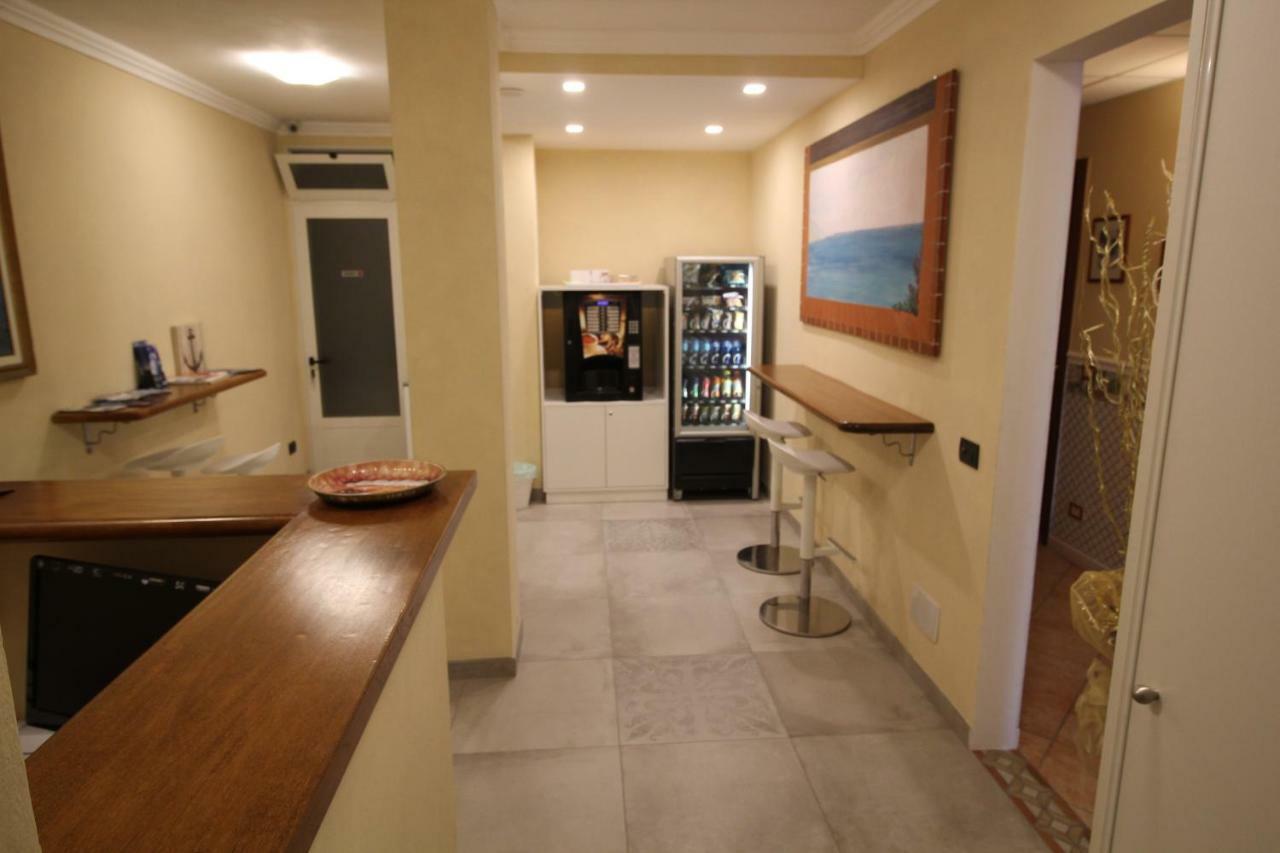 Aparthotel Del Prado Riva Ligure Exteriér fotografie
