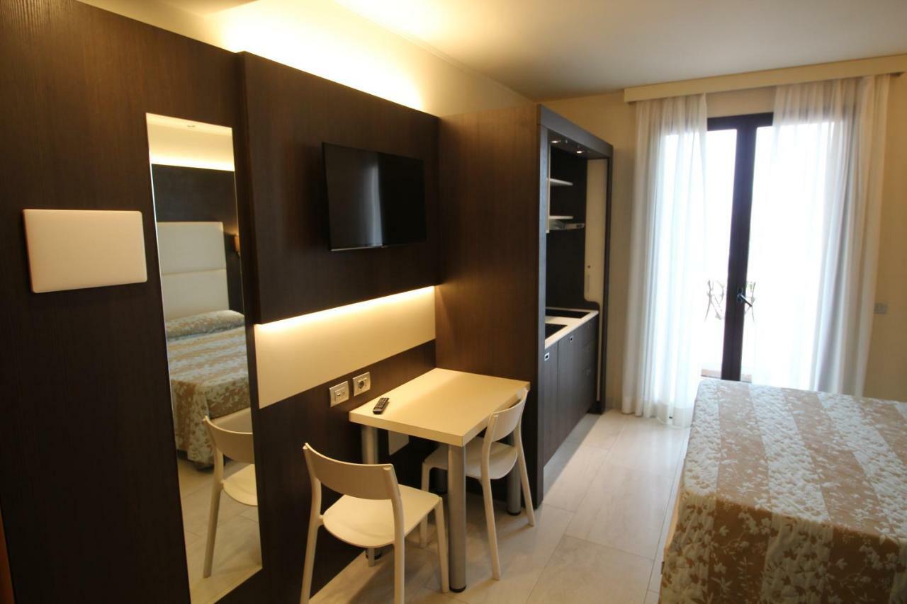 Aparthotel Del Prado Riva Ligure Exteriér fotografie